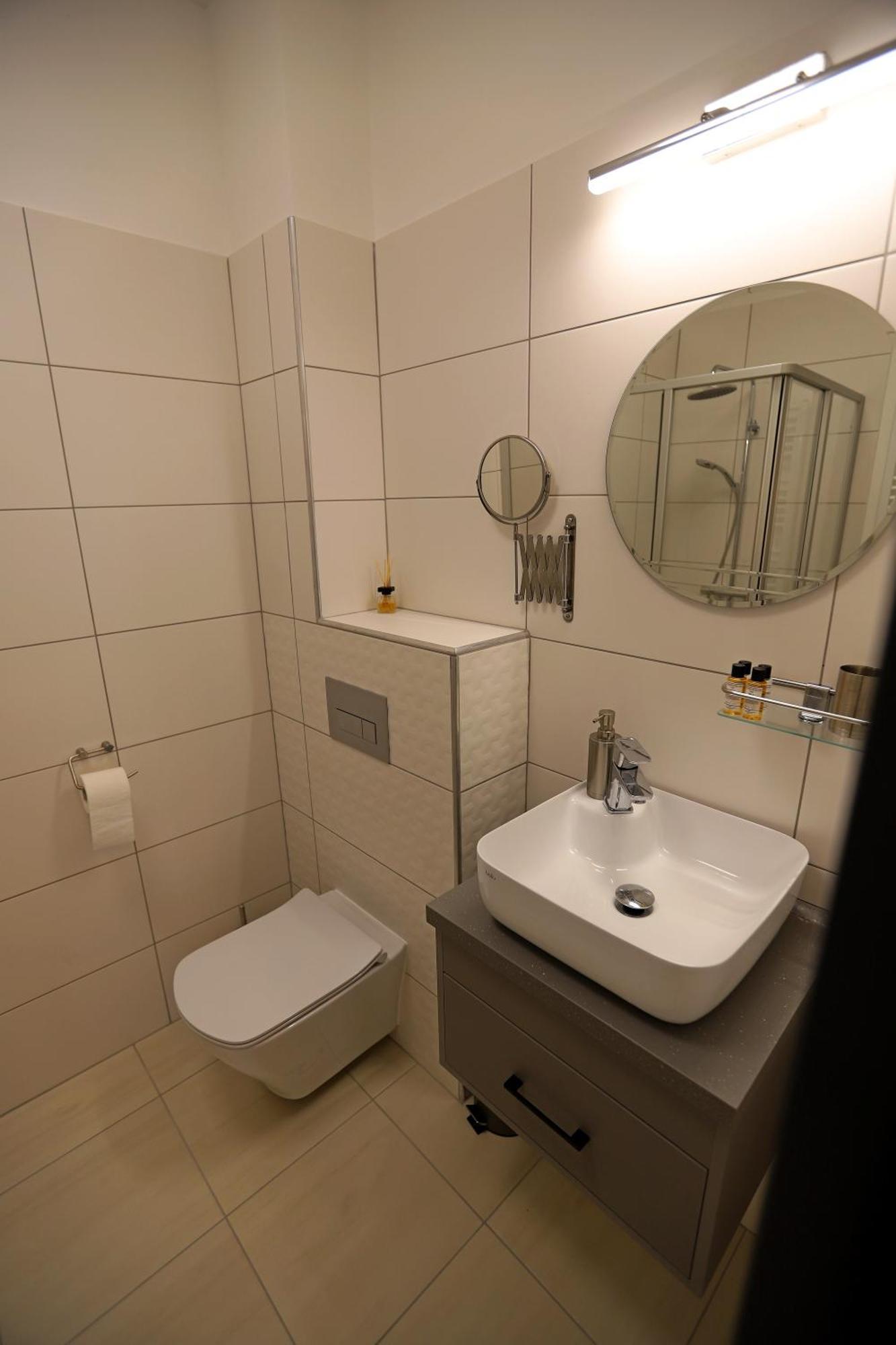 Natali Apartmanhaz Eger Zewnętrze zdjęcie