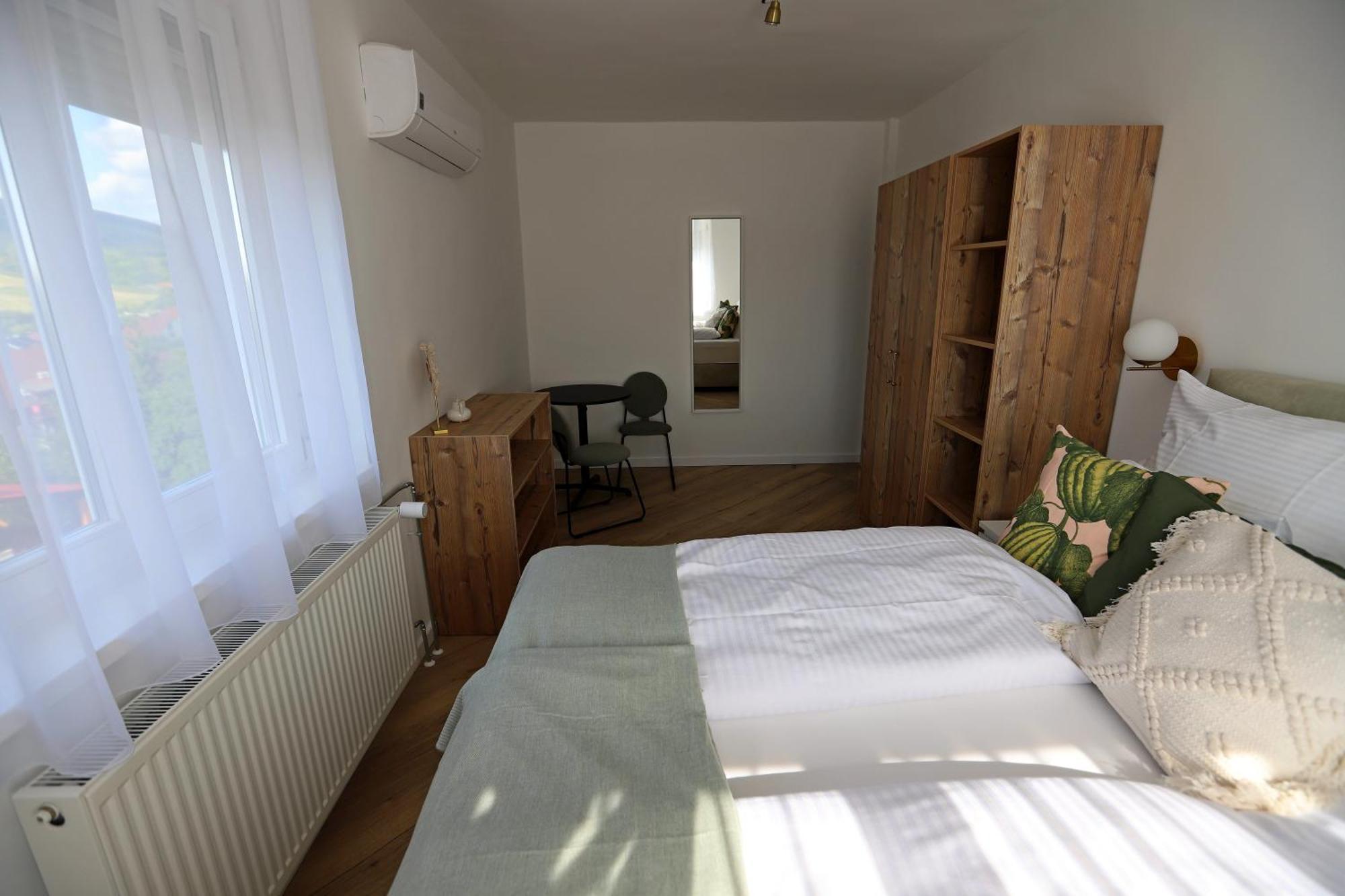 Natali Apartmanhaz Eger Zewnętrze zdjęcie